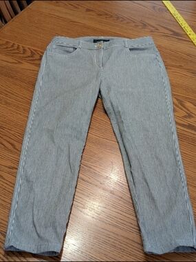 St. John Women's Cropped Pants Size 8 Blue White Pinstripe Stretch Casual Career